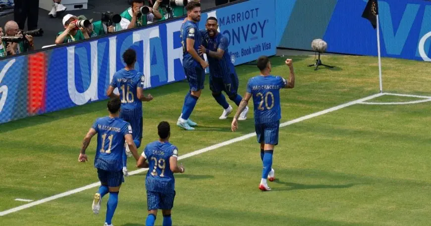 الهلال يستعد لضم لاعب النيجيري المميز أوسيمين: استعراض التفاصيل!
