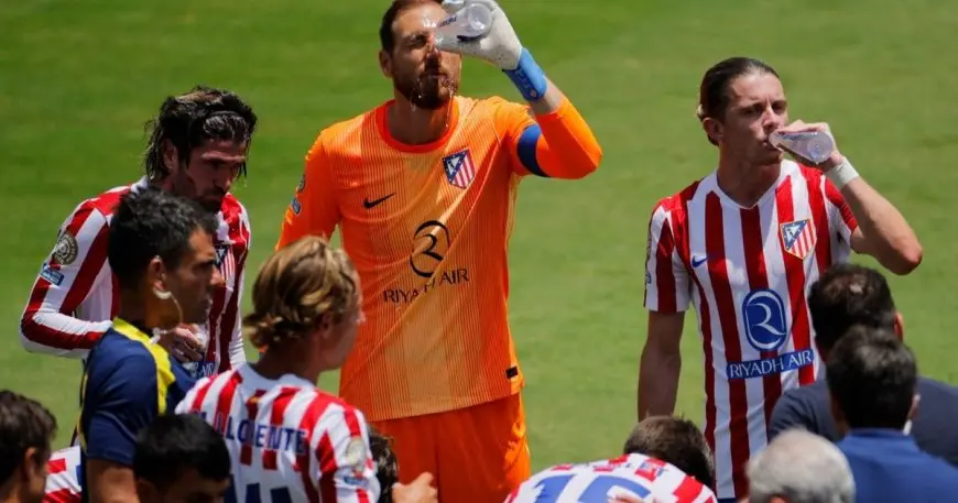 أوبلاك يكشف عن فضائح التحكيم في مباراة أتلتيكو مدريد ويكشف عن تأثير رباعية باريس في المواجهة