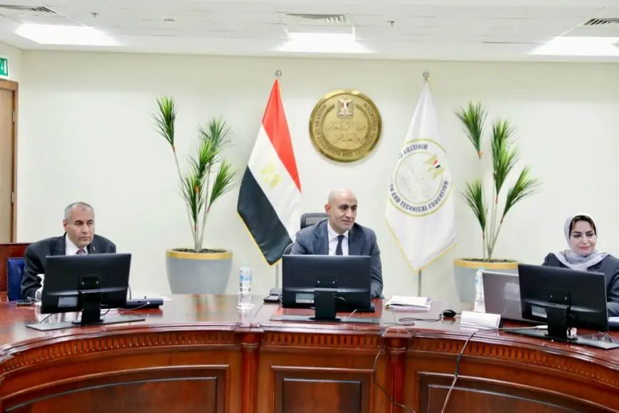 وزير التعليم يعلن عن خطوة ثورية لتعزيز الوعي السياسي للطلاب وتعزيز الولاء الوطني!