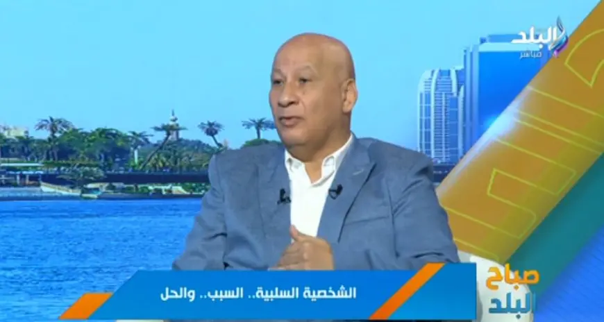 كيف تؤثر الأسرة على تشكيل شخصية اعتمادية سلبية؟ اكتشف الإجابة مع جمال فرويز!
