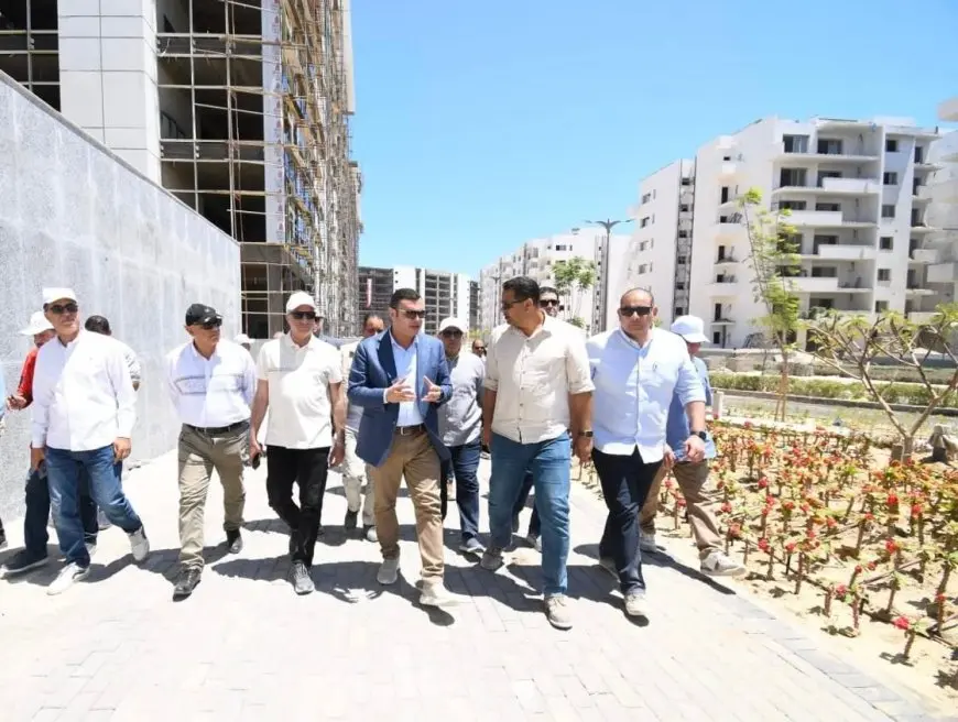 وزير الإسكان يزور مشاريع مثيرة في العلمين الجديدة!