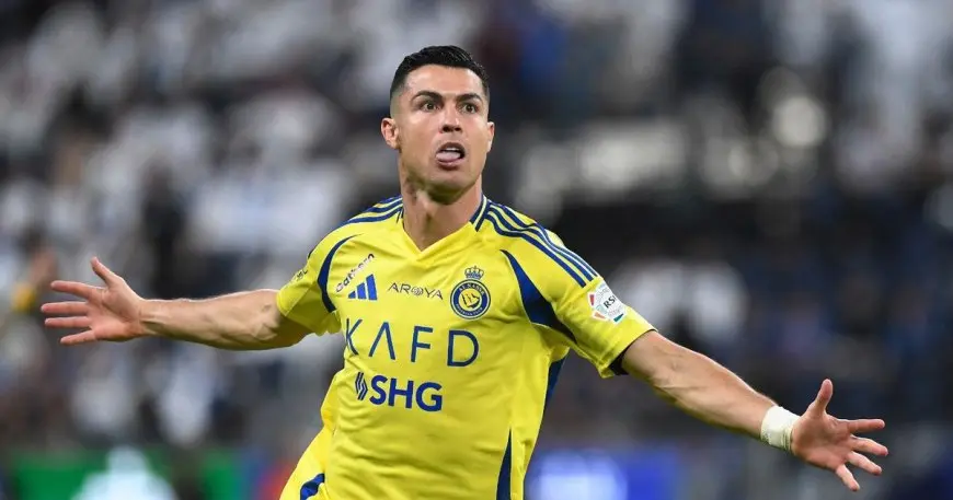 رسميًا: رونالدو يبقى مع النصر حتى 2027.. الكشف عن تفاصيل العقد
