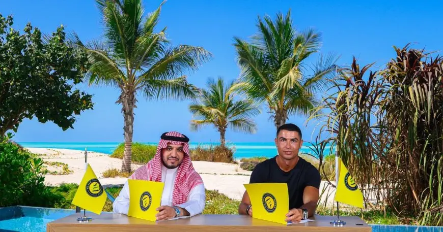 رسمياً: رونالدو يجدد عقده مع النصر ويعلن عن فصل جديد من التاريخ! شاهد التفاصيل الآن