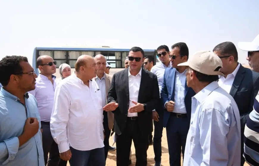 وزير الإسكان يزور مشروع الإسكان الأخضر ويحدث ثورة في شبكة الصرف الصناعي!