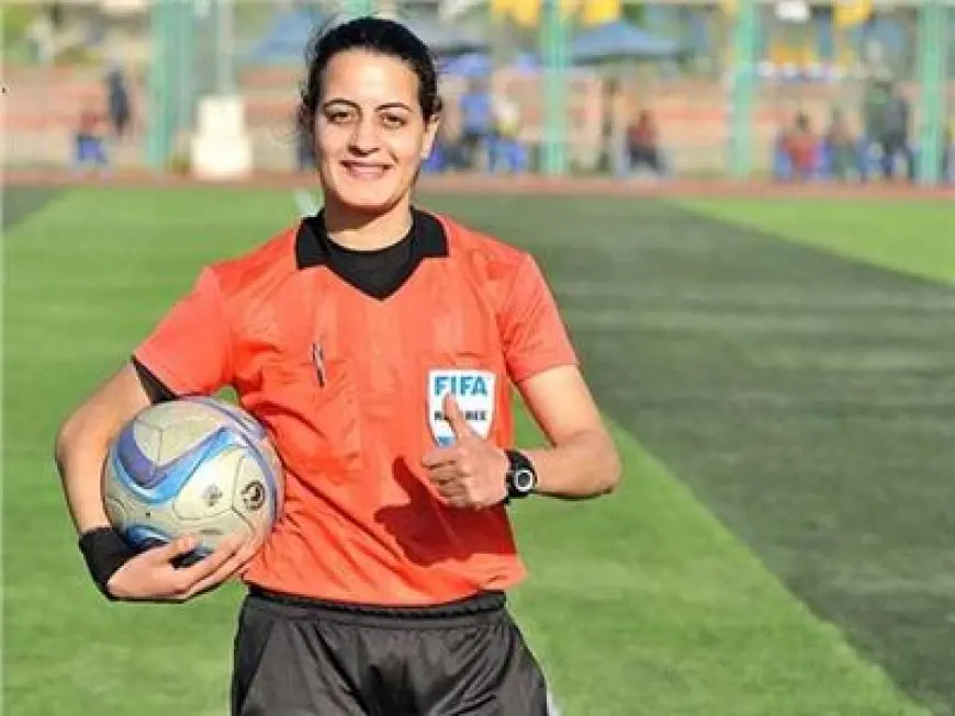 شاهندا المغربي يتألق كحكم لمباراة نارية في كأس إفريقيا للكرة النسائية!