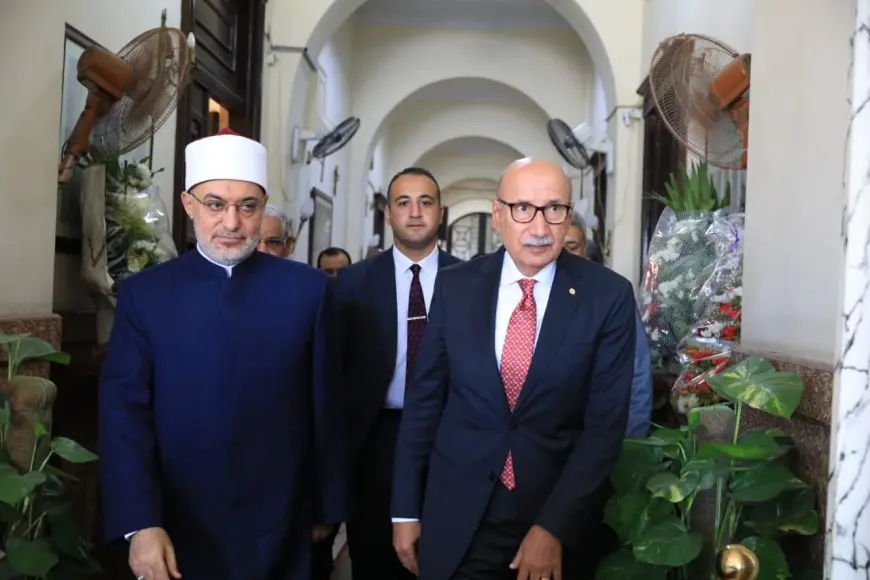مفتي الجمهورية يُهنئ رئيس محكمة النقض بتوليه منصبه الرسمي!