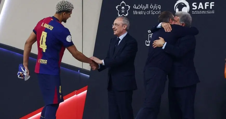 كيف تفاجأ فلورنتينو بيريز بهذا الطلب المثير بعد طلبه للتوقيع على قميص برشلونة؟