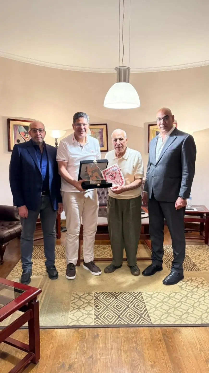 بالفيديو: الزمالك يُفاجئ الجميع بتكريم أيمن الرمادي بعد مغادرته لتدريب الفريق!