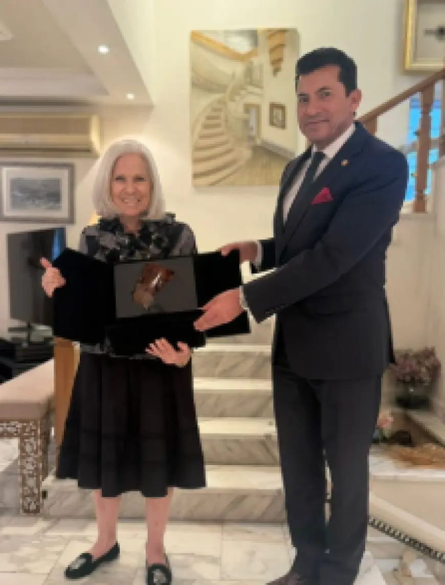 وزير الرياضة يُشيد بإنجازات السفيرة هيفاء أبو غزالة في جامعة الدول العربية!