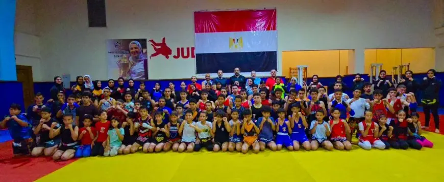 المواي تاي الشاب يبدأ تدريباته لبطولة العالم في أبوظبي: اكتشف التحضيرات المثيرة!