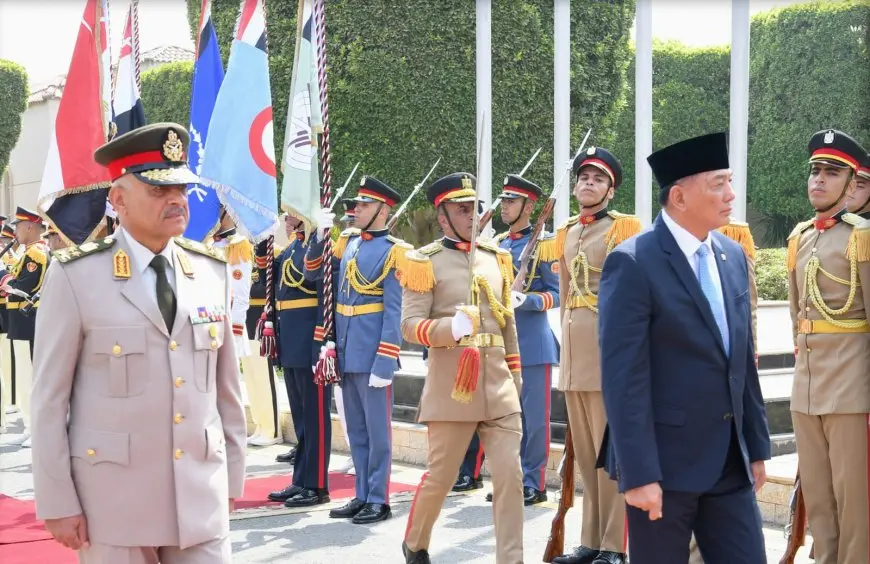 وزير الدفاع يواجه تحديًا كبيرًا مع نظيره الإندونيسي لدفع التعاون العسكري إلى مستوى جديد