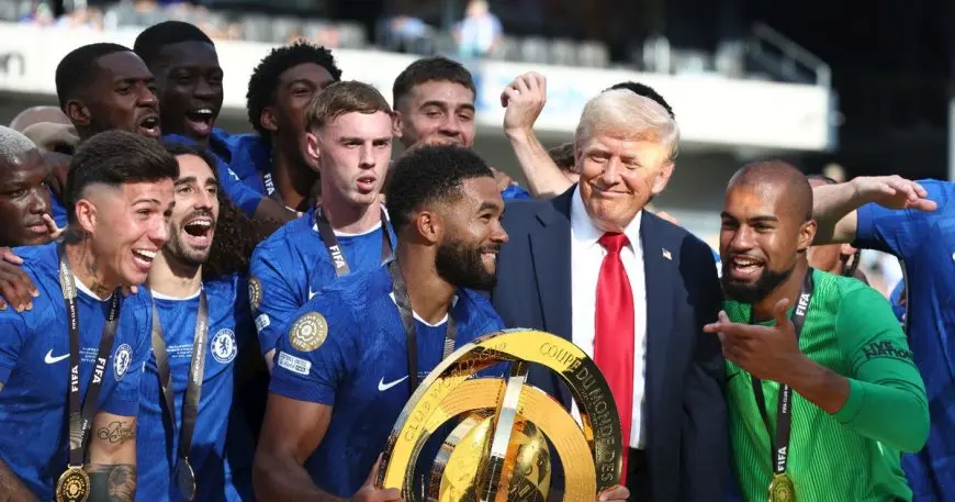 ترامب يحتفل مع نجوم تشيلسي ويفوز بنسخة من كأس العالم للأندية!