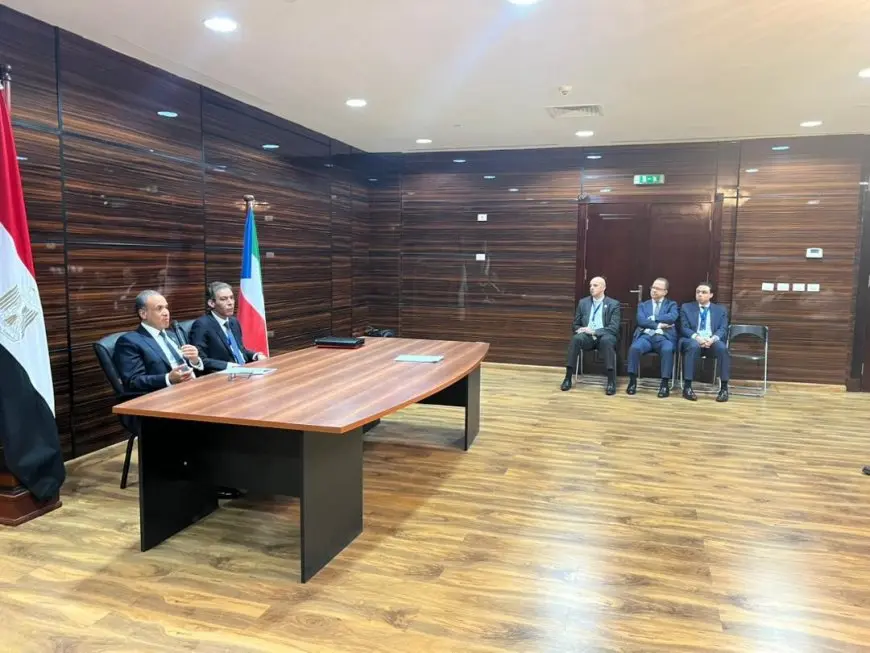 وزير الخارجية يزور الجالية المصرية في غينيا الاستوائية: اكتشفوا أحدث التطورات واللقاءات المثيرة!