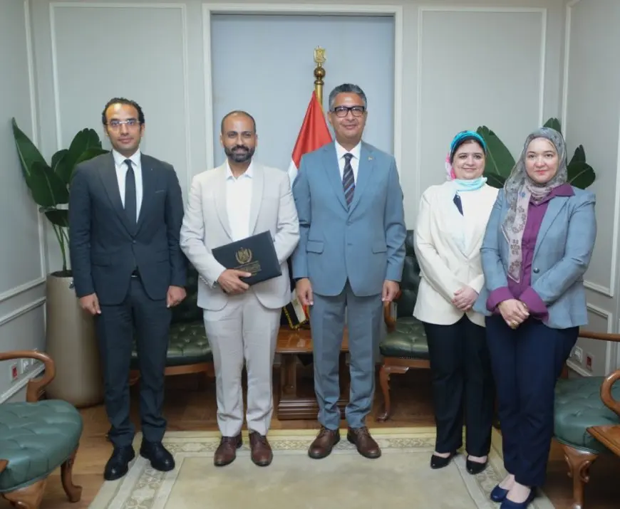 وزير التموين يكرم العقل المبدع! اكتشف الفكرة التي حازت على جائزة عبر “منصة حوار”