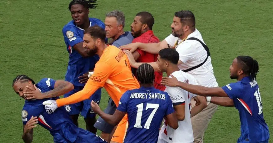 بالفيديو: لاعب تشيلسي يكشف عن فوضى باريس سان جيرمان بعد الهزيمة!