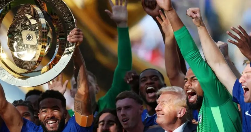 لاعبو تشيلسي ينصدمون بوجود ترامب خلال احتفالهم بفوزهم بكأس العالم للأندية
