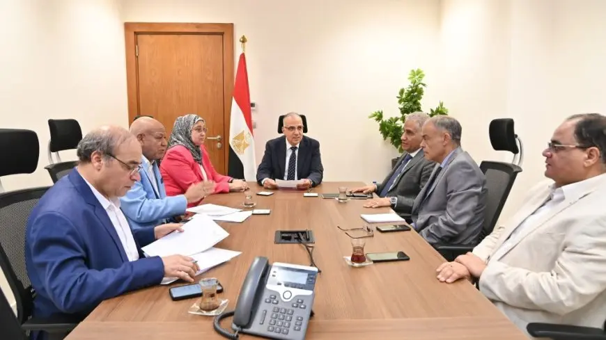 وزير المياه والري يحضر اجتماعًا حماسيًا مع أعضاء مجلس النواب للبحث في تلبية احتياجات المواطنين