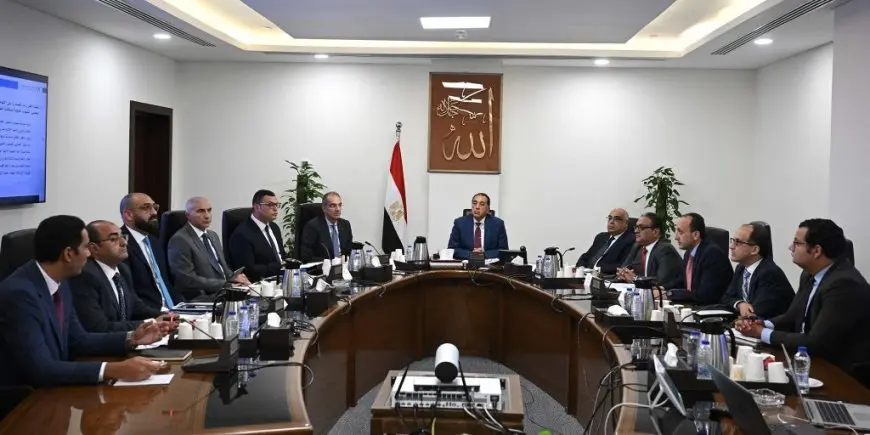 رئيس الوزراء يفتش العقارات المشهورة لتحقيق اندفاعة في الاقتصاد!