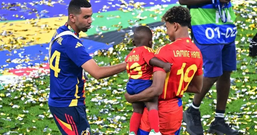 والد يامال يكشف سبب تميّز ابنه بين لاعبي إسبانيا وتهديده بقضم أذنيه!