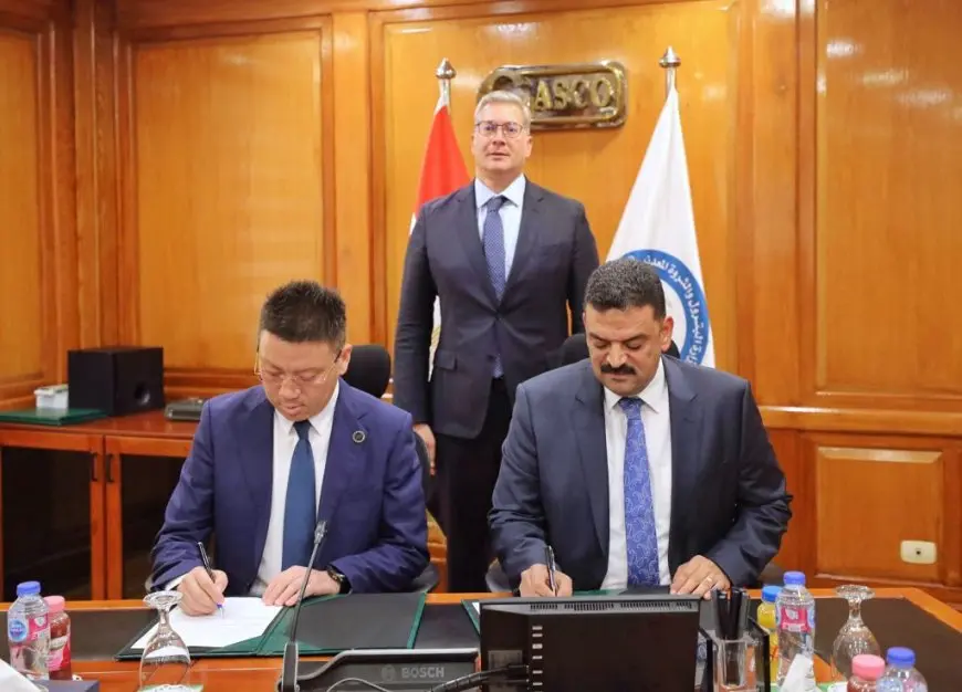 وزير البترول يحقق اتفاقاً مهماً مع شركة صينية لاستكشاف الفوسفات!
