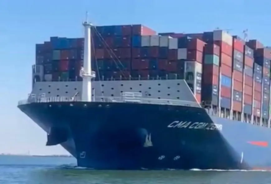 قافلة الجنوب تعبر قناة السويس بسفينة CMA CGM ZEPHYR!