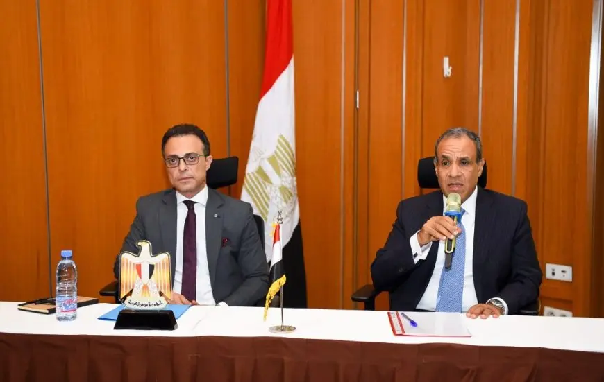 صور حصرية: لقاء مثير لوزير الخارجية مع الجالية المصرية في مالي!