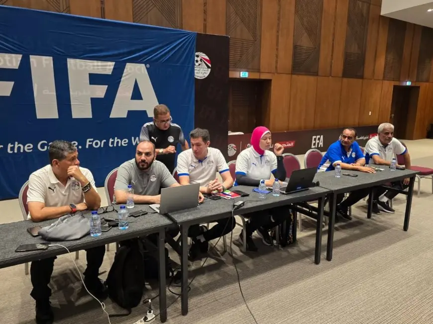“صدمة مفاجئة: أوسكار رويز ينضم إلى معسكر حكام VAR بعد تأخره بساعات! اكتشف السبب الغامض”