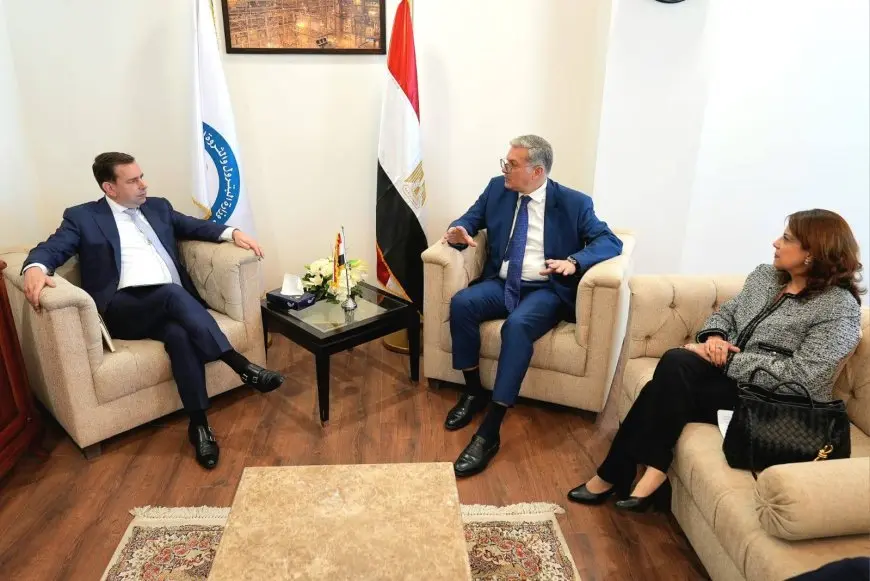 وزير البترول يناقش مع وفد شل العالمية استراتيجيات توسيع إنتاج الغاز وتعزيز التكامل الطاقي مع قبرص