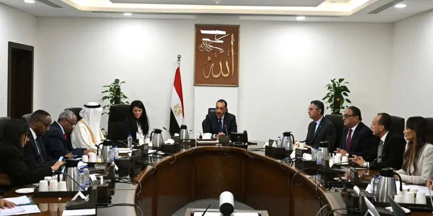 اجتماع رئيس الوزراء مع الرئيس التنفيذي للمؤسسة الدولية الإسلامية لتمويل التجارة يعزز التعاون الاقتصادي