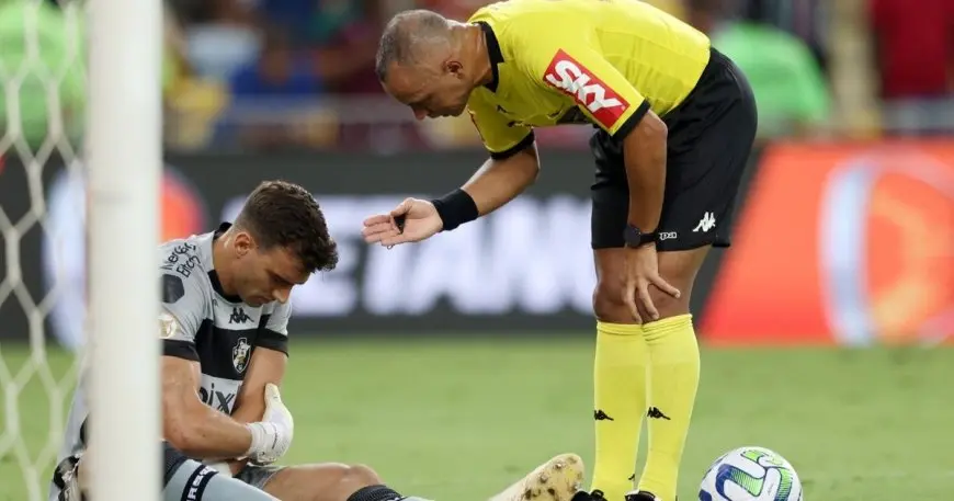 تصاعد الجدل في البرازيل بعد طرد حارس مرمى بسبب إهدار الوقت
