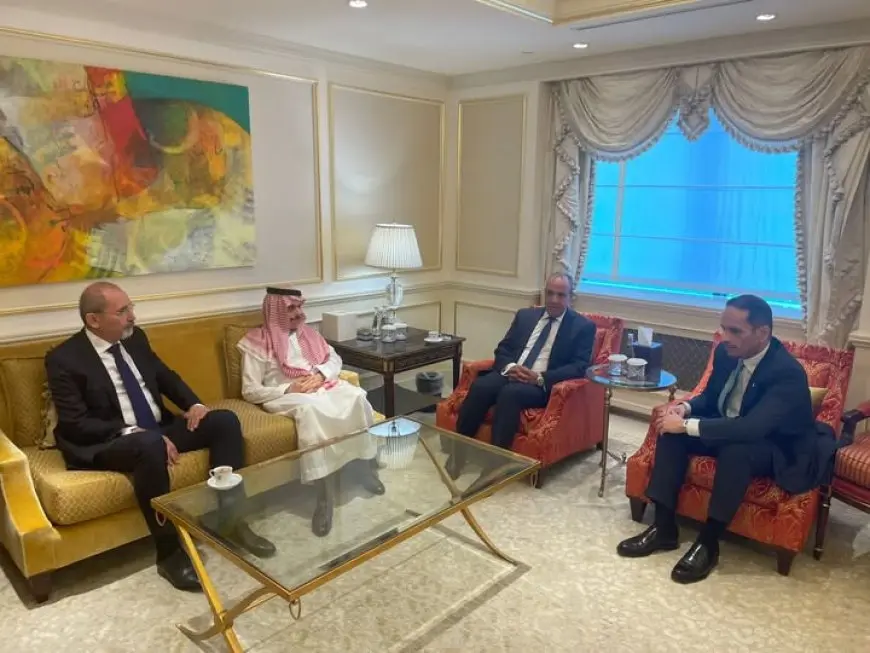 وزير الخارجية والهجرة يعقد اجتماعًا حيويًا في نيويورك مع نظرائه من قطر والأردن والسعودية