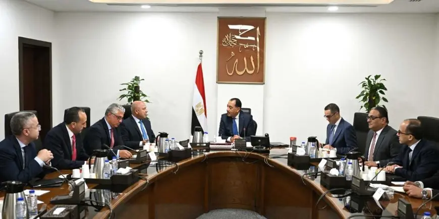 رئيس الوزراء يعزز جهود توطين صناعة السيارات الكهربائية ويكشف عن حوافز مبتكرة لدعم القطاع