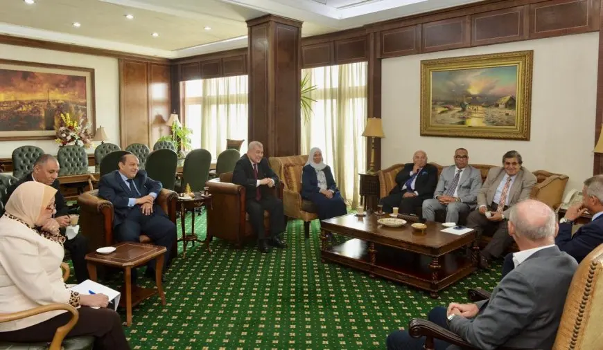 رئيس الهيئة العليا للإعلام يجتمع مع اللجنة الجديدة لمراقبة أداء الإعلام الرياضي