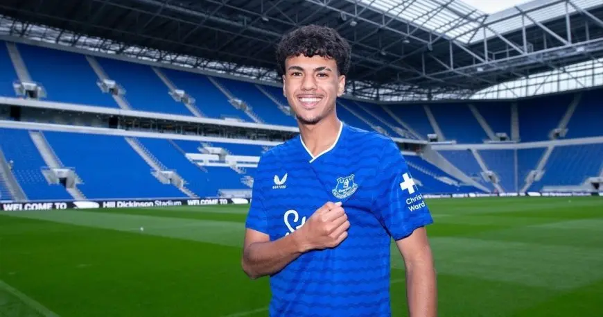 مغربي يتألق في البريمييرليغ إيفرتون يضم نجم أزنو من بايرن ميونيخ