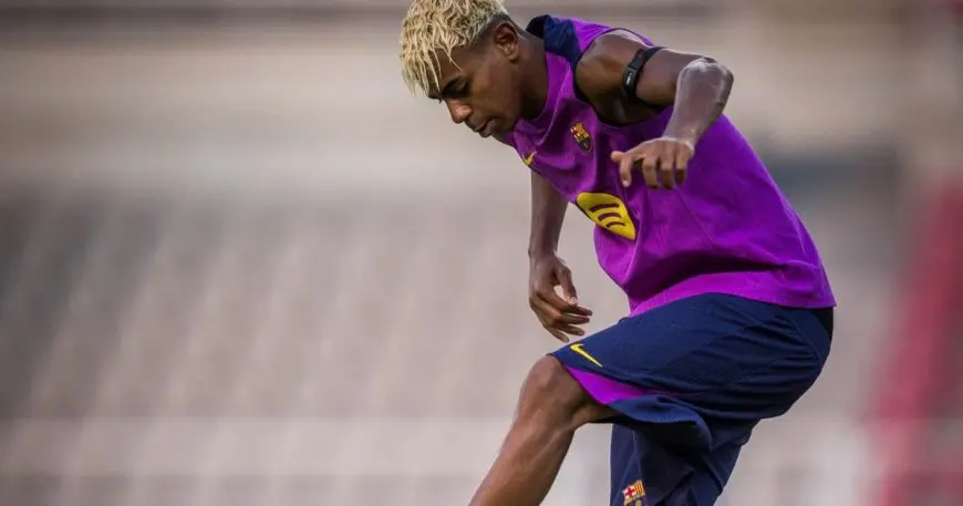 يامال يستقبل راشفورد في برشلونة بأسلوبه الفريد