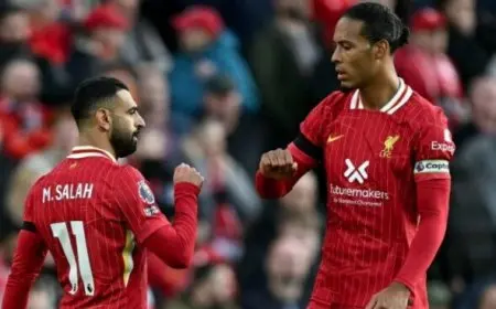 نجم ليفربول يثني على محمد صلاح ويصفه بجناح طائر يتحمل المسؤولية