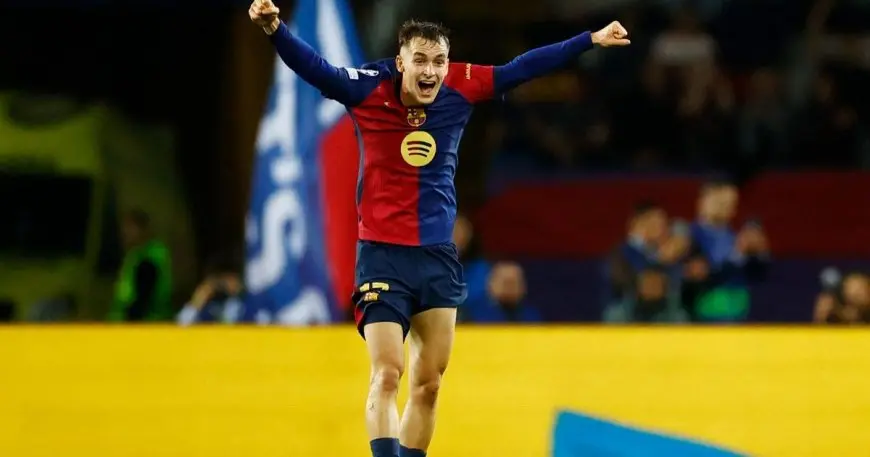 كاسادو يتمسك بالبقاء في برشلونة وسط اهتمام أتلتيكو مدريد
