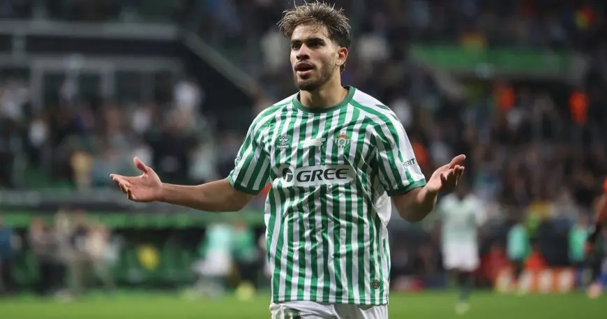 روما يتصارع مع كومو للتعاقد مع المغربي عبد الصمد الزلزولي نجم بيتيس