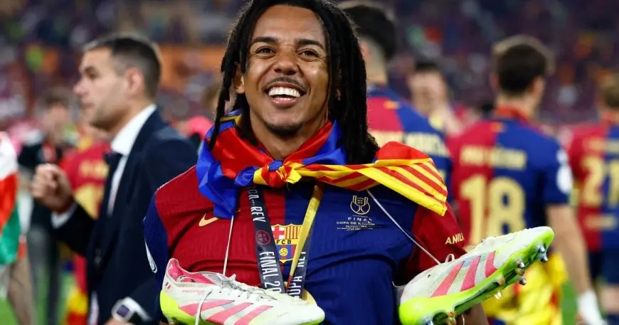 برشلونة يمدد عقد جول كوندي حتى عام 2030 لتعزيز صفوف الفريق