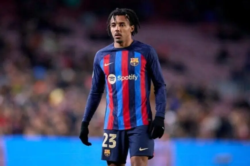 برشلونة يمدد عقد مدافعه كوندي حتى 2030 لتعزيز الدفاعات