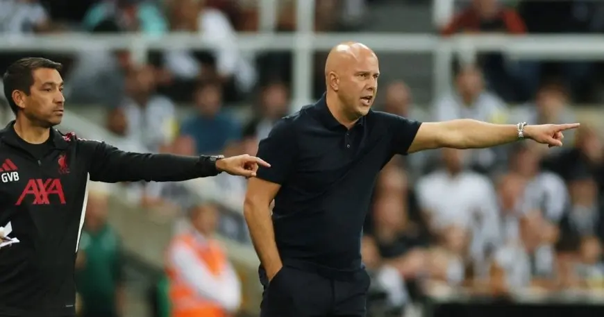سلوت يثني على روح ليفربول القتالية بعد انتصاره الصعب على نيوكاسل