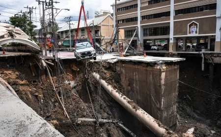 Massive Sinkhole Bangkok Halts City Traffic and Services