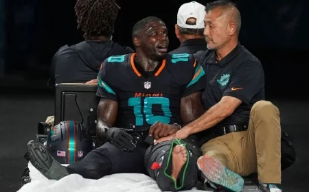Dolphins Star Hill Suffers Knee Injury as He’s Carted Off the Field in Air Cast