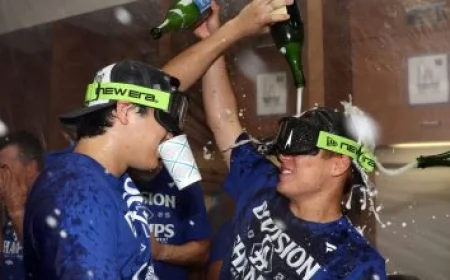 Dolphins Wide Receiver Tyreek Hill Carted Off After Suffering Severe Knee Injury