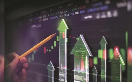 Asian Stocks and Gold Climb Amid US Shutdown Concerns as Crude Prices Dip