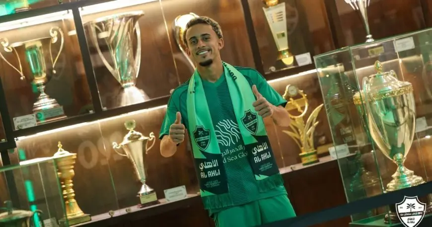 الأهلي السعودي يتعاقد مع البرازيلي غونسالفيس ويحتفل بانضمامه إلى مثله الأعلى محرز