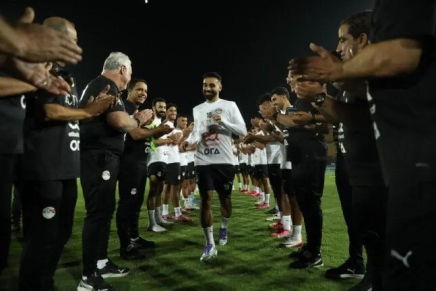 ممر شرفي يكرم محمد صلاح من منتخب مصر قبل مباراة أثيوبيا صور