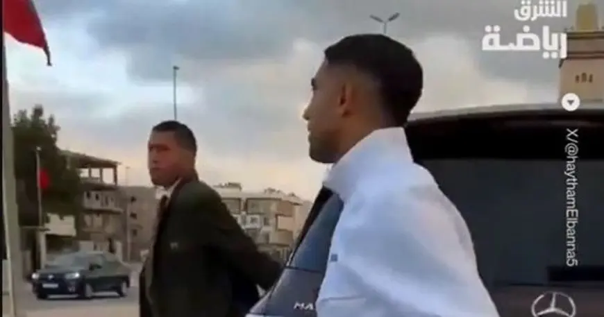 حكيمي يدهش الأطفال في شوارع المغرب بنشاط مميز