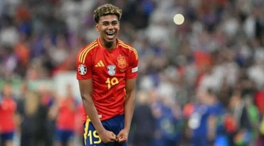 يامال يفقد جواز سفره في تركيا وزميله ويليامز يكشف عن قصة حب رومانسية للشاب