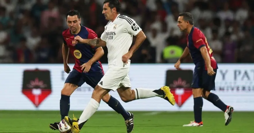 فيغو يتخذ قراراً جريئاً بنقل لاعب من برشلونة إلى ريال مدريد والعكس